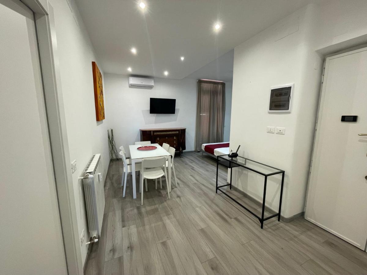 Caracciolo33 Apartment Рим Екстериор снимка