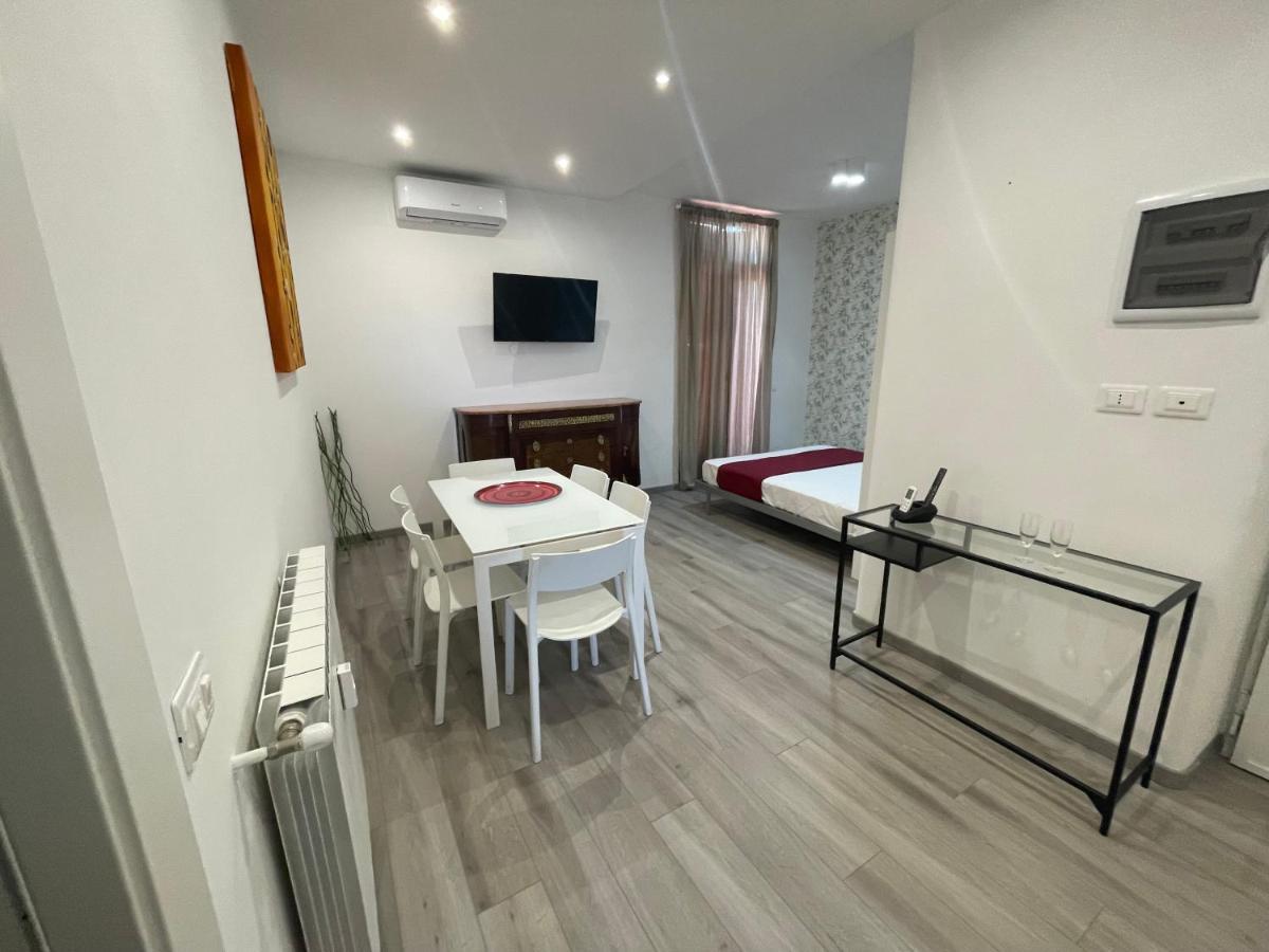 Caracciolo33 Apartment Рим Екстериор снимка