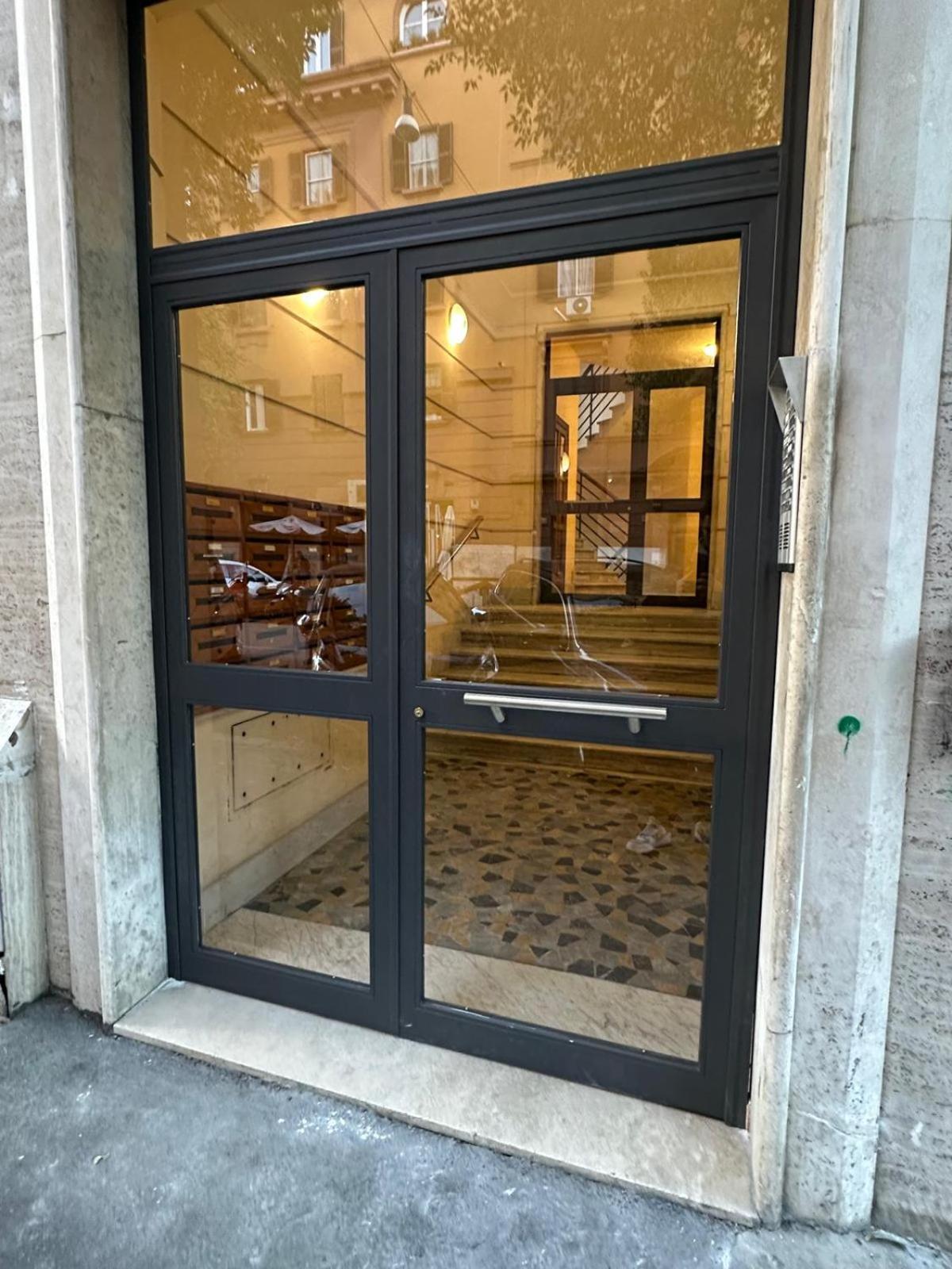 Caracciolo33 Apartment Рим Екстериор снимка