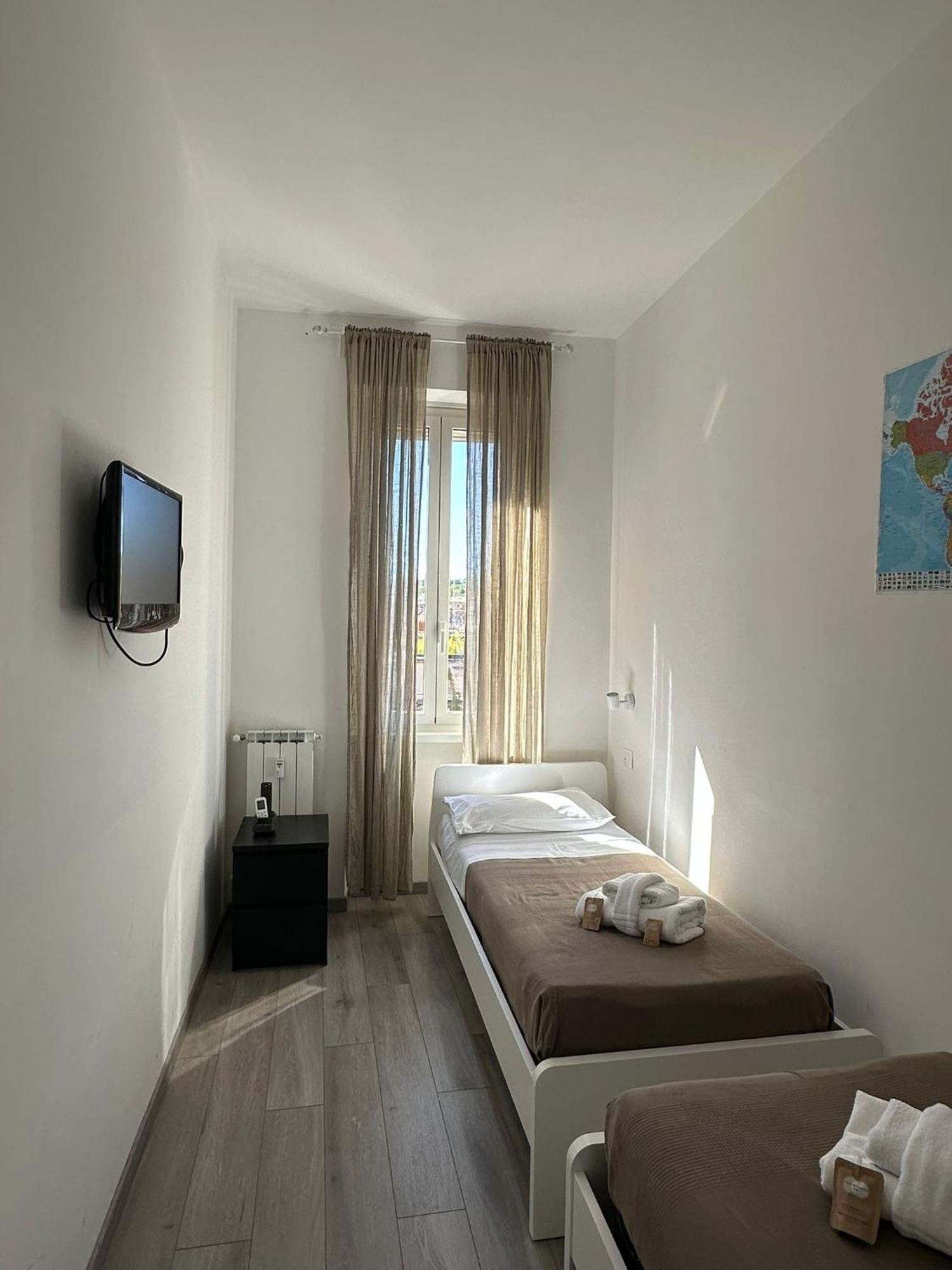 Caracciolo33 Apartment Рим Екстериор снимка
